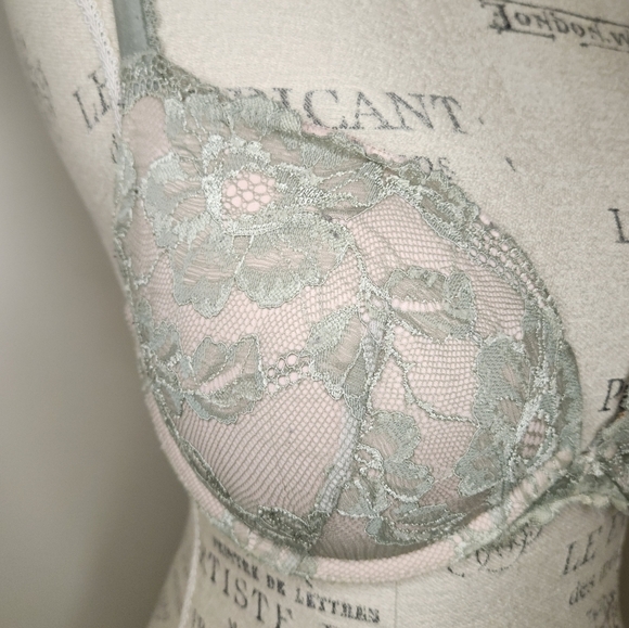 Victoria's Secret vintage lace pushup bra - Picture 5 of 13